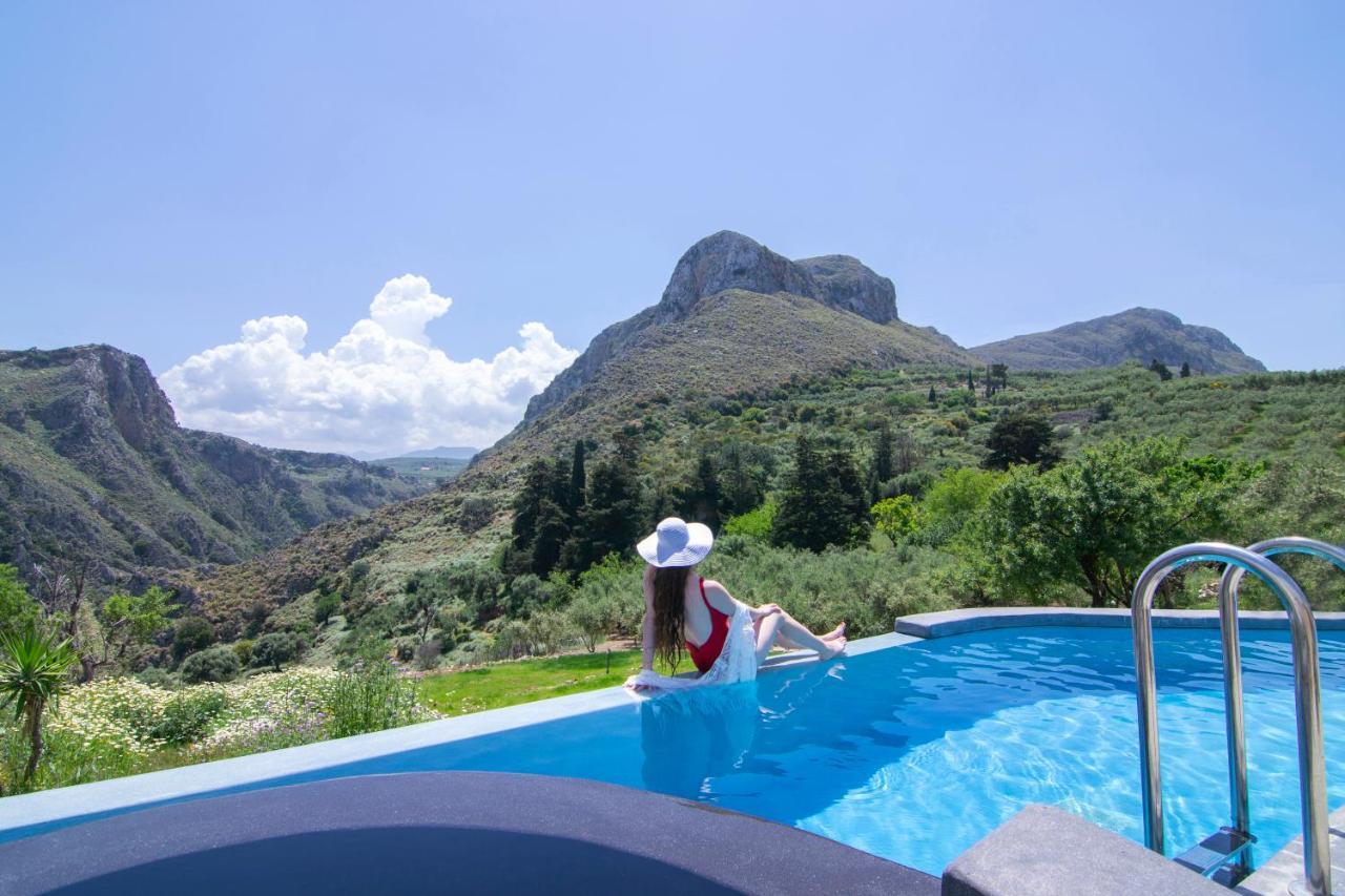 Heated Private Ozone Salt Pool, Jacuzzi, Cinema Inside & Outside, Ping Pong, Billiard, Ps5, Playground, Giant Chess, Giant Monopoly, Table Football, 3X Surround Sound - Villa Rokka Luxe Kíssamos Eksteriør bilde