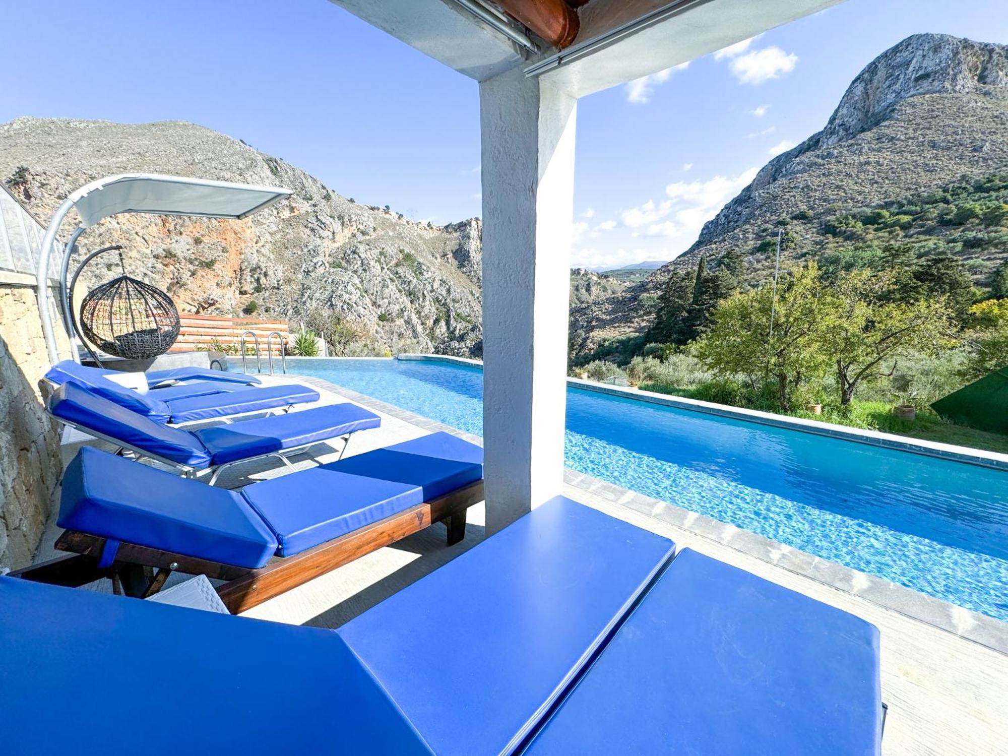 Heated Private Ozone Salt Pool, Jacuzzi, Cinema Inside & Outside, Ping Pong, Billiard, Ps5, Playground, Giant Chess, Giant Monopoly, Table Football, 3X Surround Sound - Villa Rokka Luxe Kíssamos Eksteriør bilde