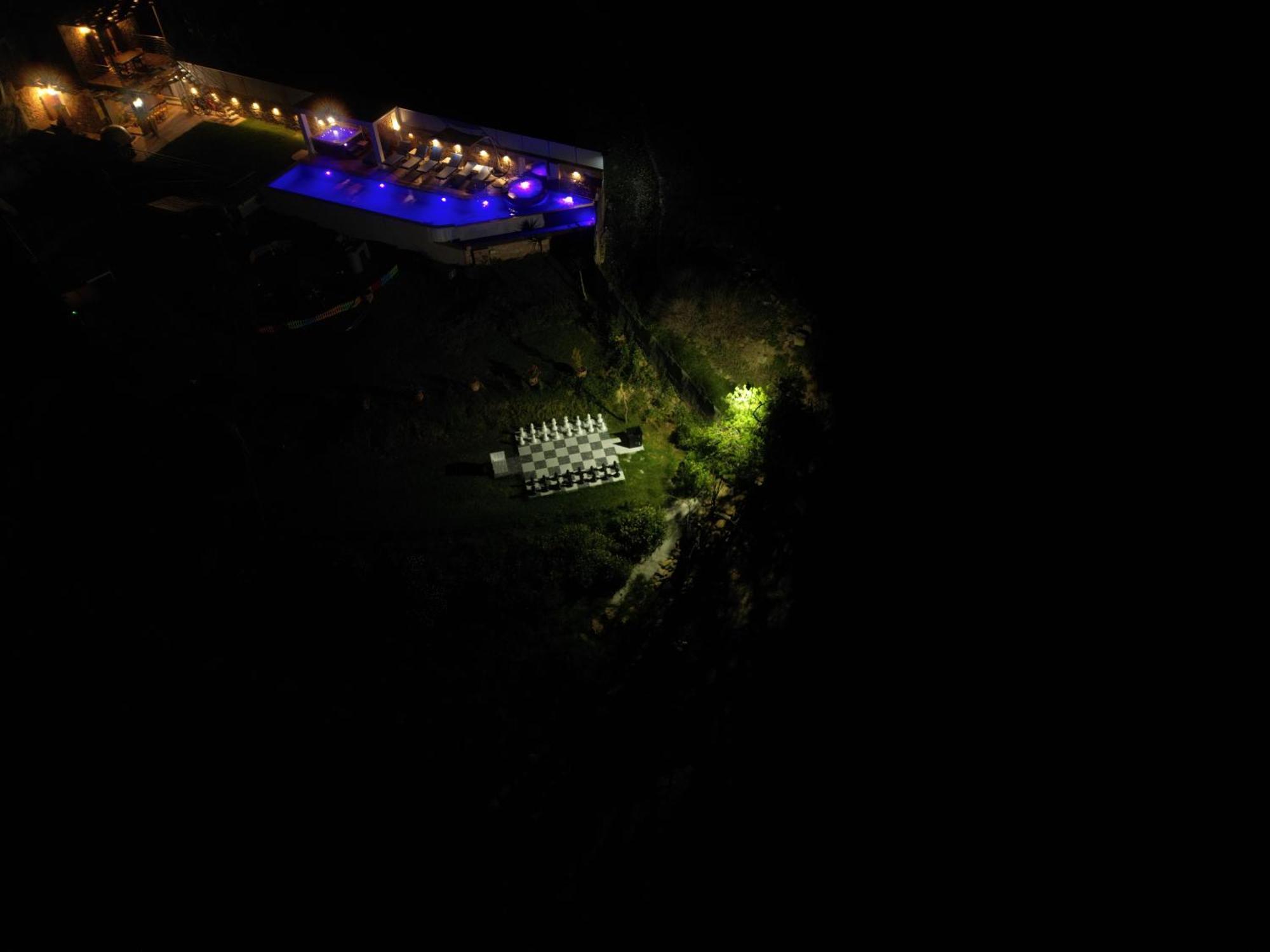 Heated Private Ozone Salt Pool, Jacuzzi, Cinema Inside & Outside, Ping Pong, Billiard, Ps5, Playground, Giant Chess, Giant Monopoly, Table Football, 3X Surround Sound - Villa Rokka Luxe Kíssamos Eksteriør bilde