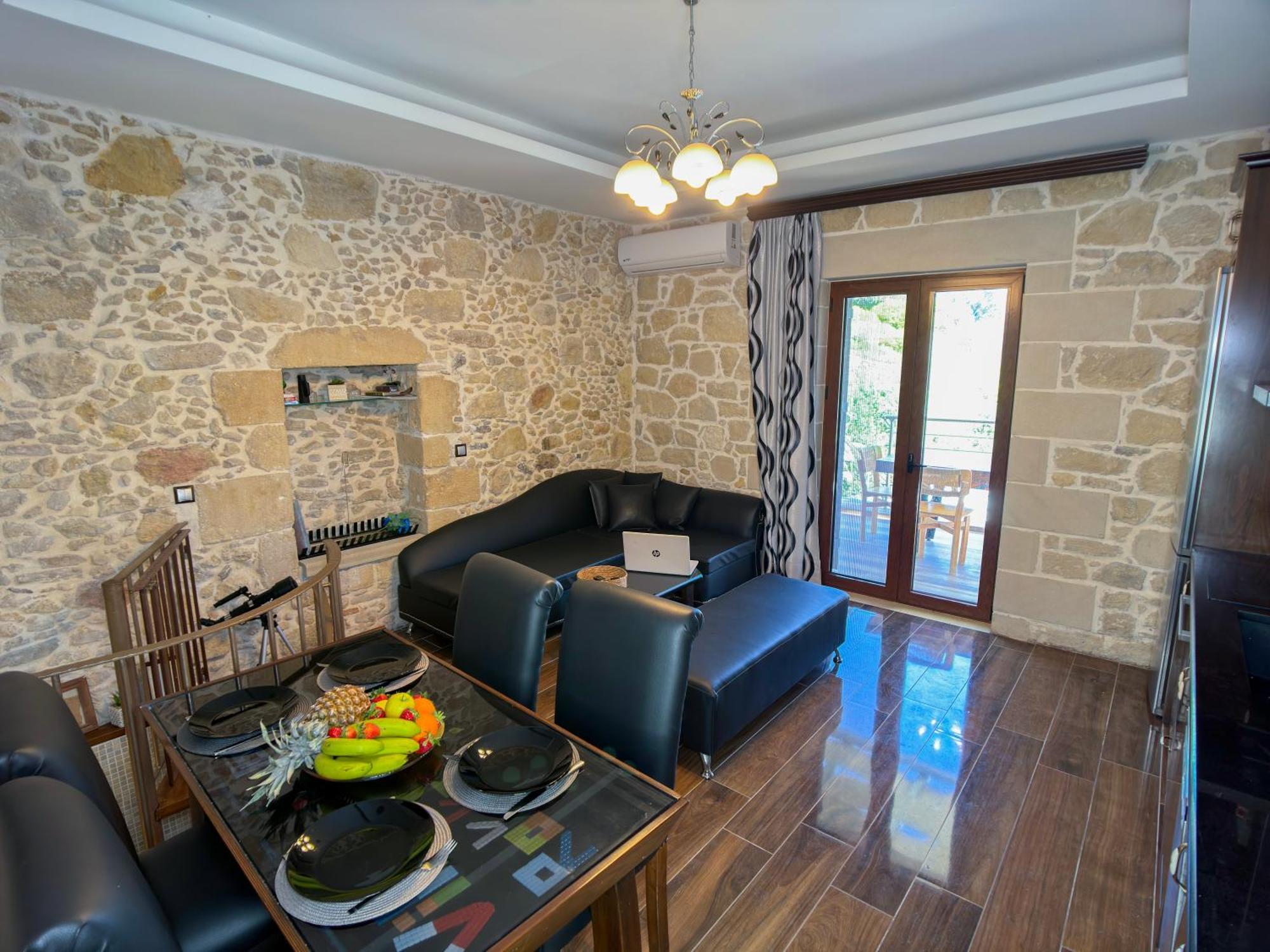 Heated Private Ozone Salt Pool, Jacuzzi, Cinema Inside & Outside, Ping Pong, Billiard, Ps5, Playground, Giant Chess, Giant Monopoly, Table Football, 3X Surround Sound - Villa Rokka Luxe Kíssamos Eksteriør bilde