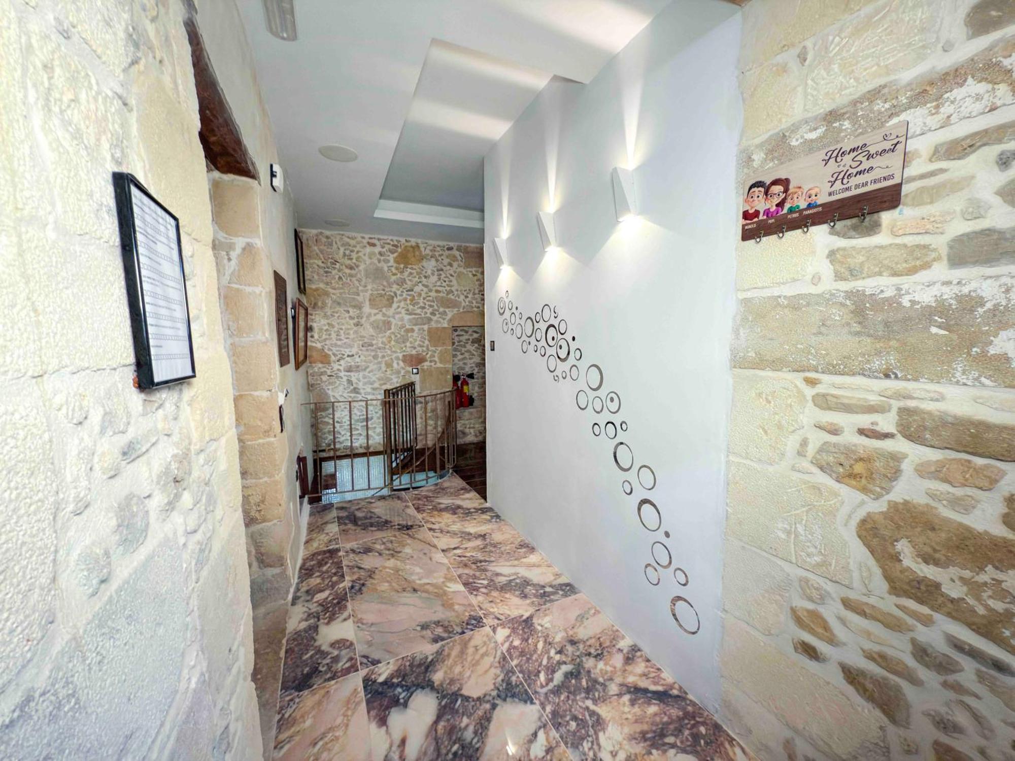 Heated Private Ozone Salt Pool, Jacuzzi, Cinema Inside & Outside, Ping Pong, Billiard, Ps5, Playground, Giant Chess, Giant Monopoly, Table Football, 3X Surround Sound - Villa Rokka Luxe Kíssamos Eksteriør bilde