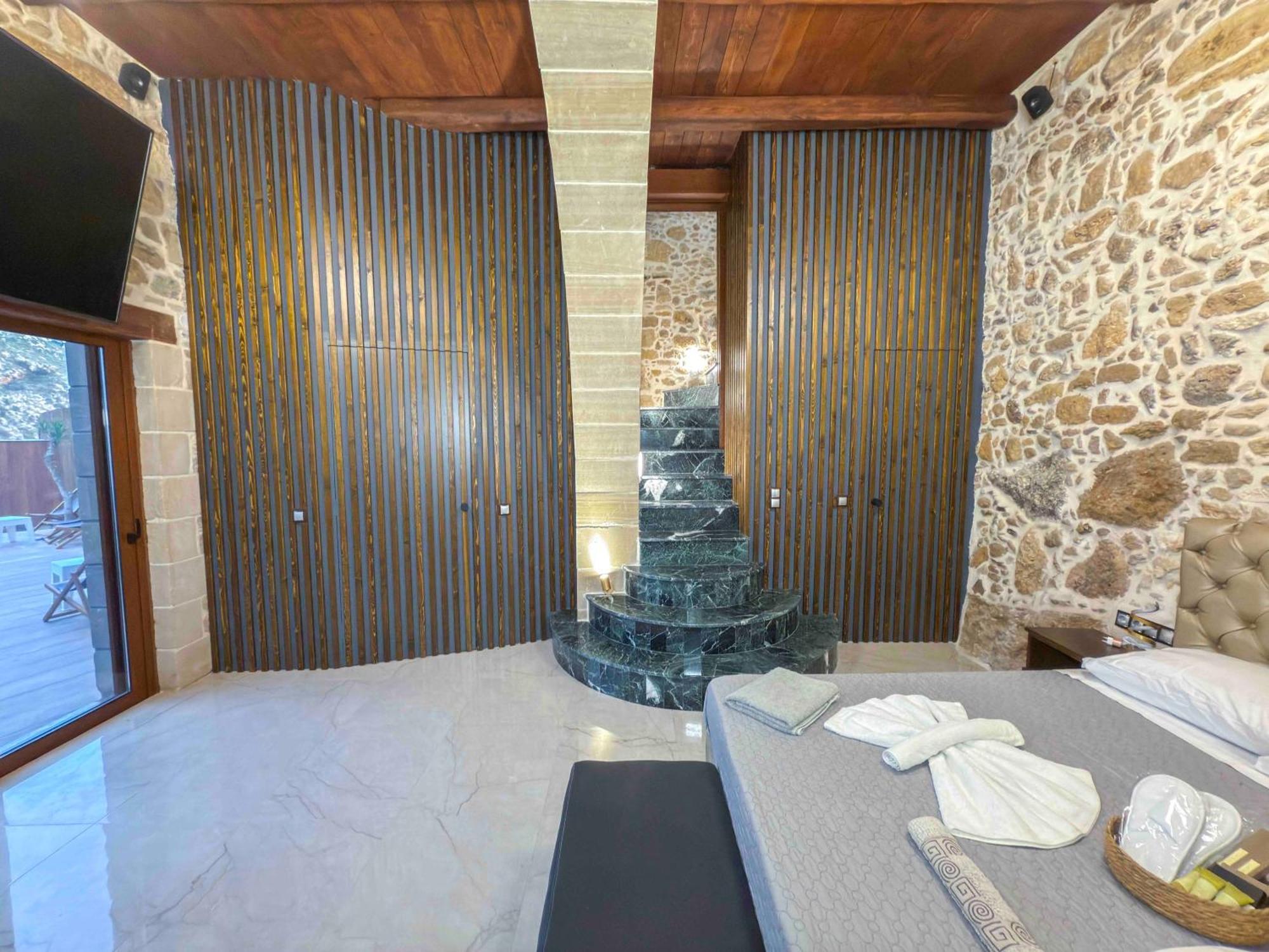 Heated Private Ozone Salt Pool, Jacuzzi, Cinema Inside & Outside, Ping Pong, Billiard, Ps5, Playground, Giant Chess, Giant Monopoly, Table Football, 3X Surround Sound - Villa Rokka Luxe Kíssamos Eksteriør bilde